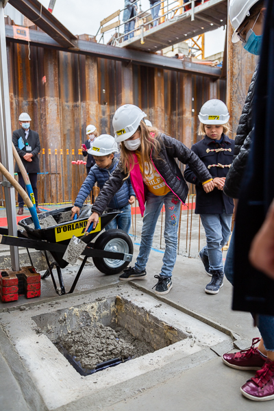 Pose de la première pierre
