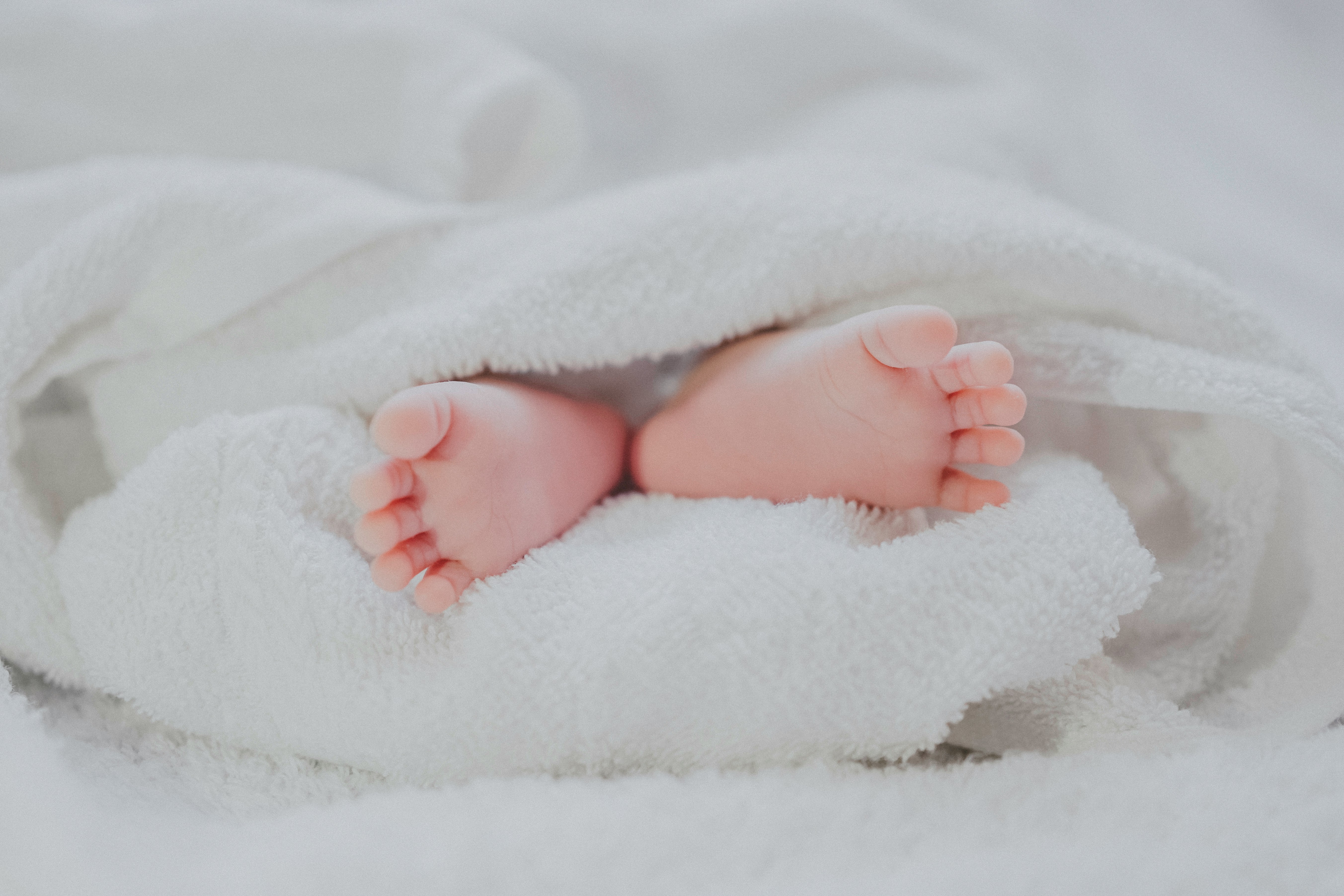 Photo des pieds d'un bébé