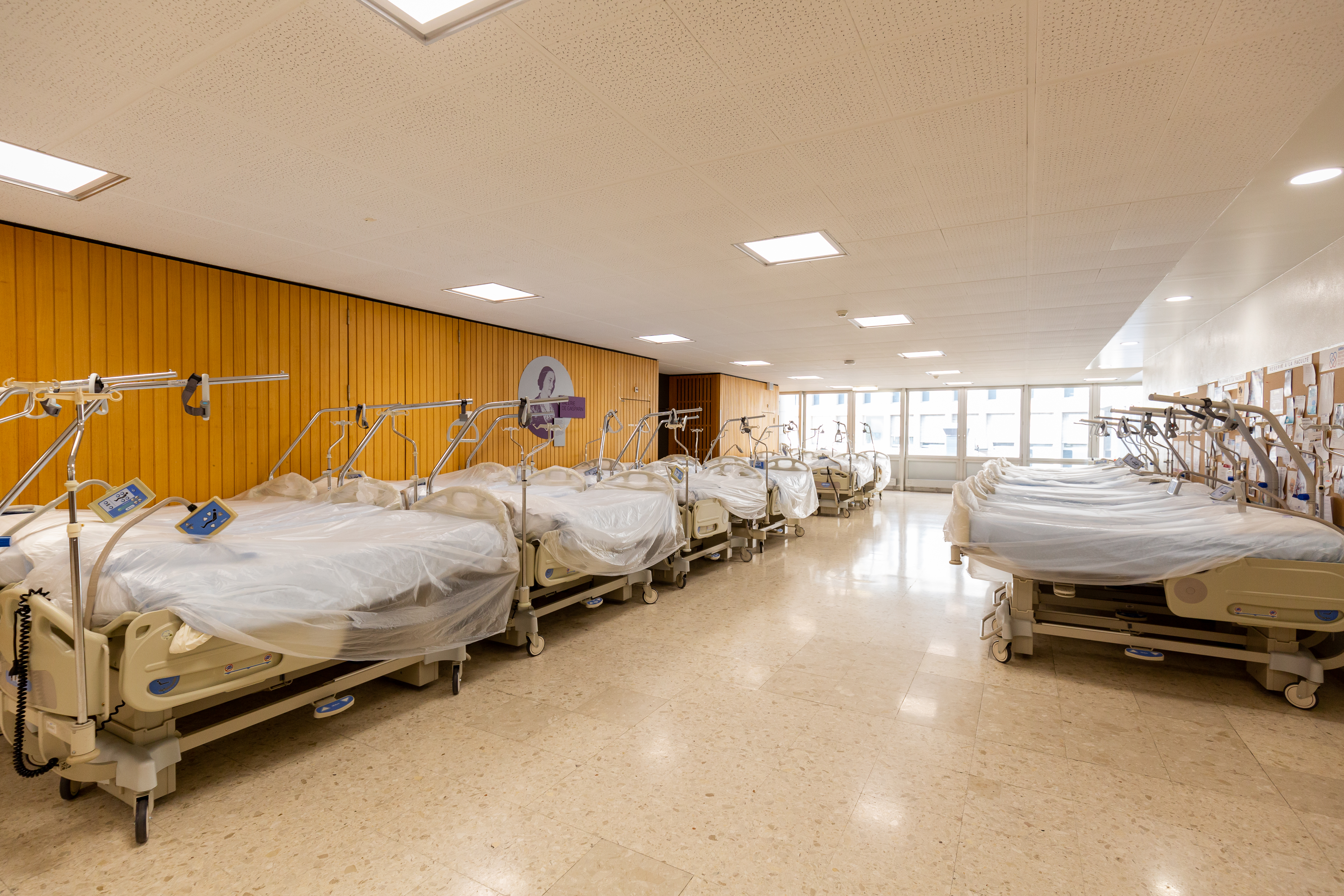 Les HUG basculent en mode crise pour faire face à la 5e vague - Covid-19 - HUG