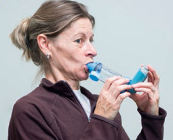 La chambre d’inhalation : mettez dans la bouche