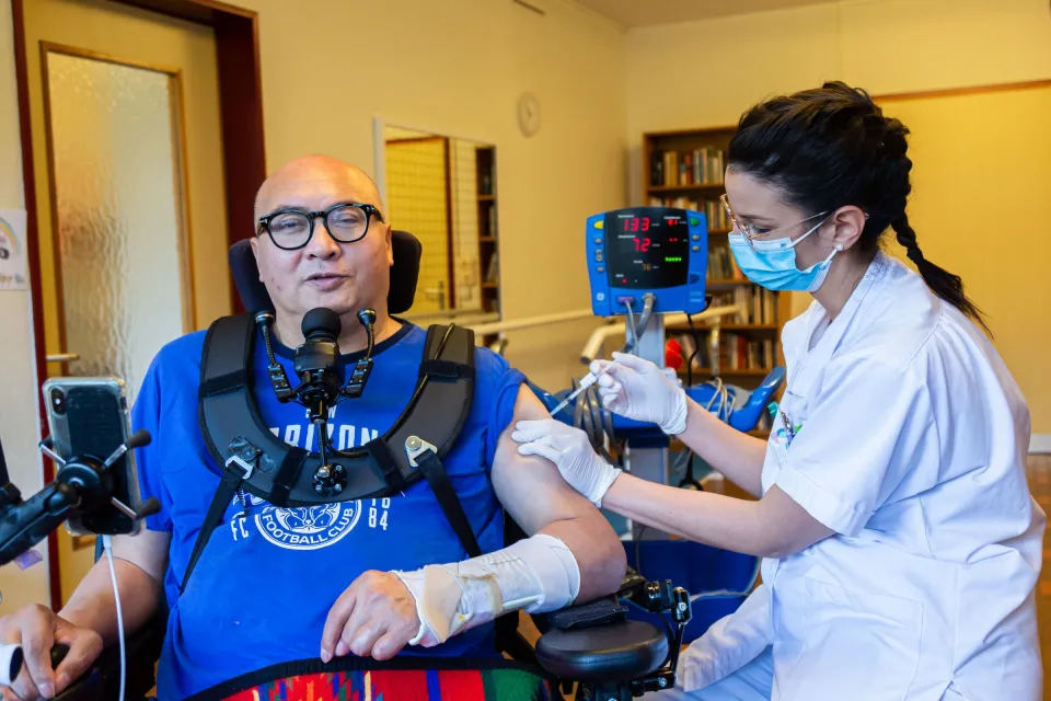 Premières vaccinations COVID aux HUG