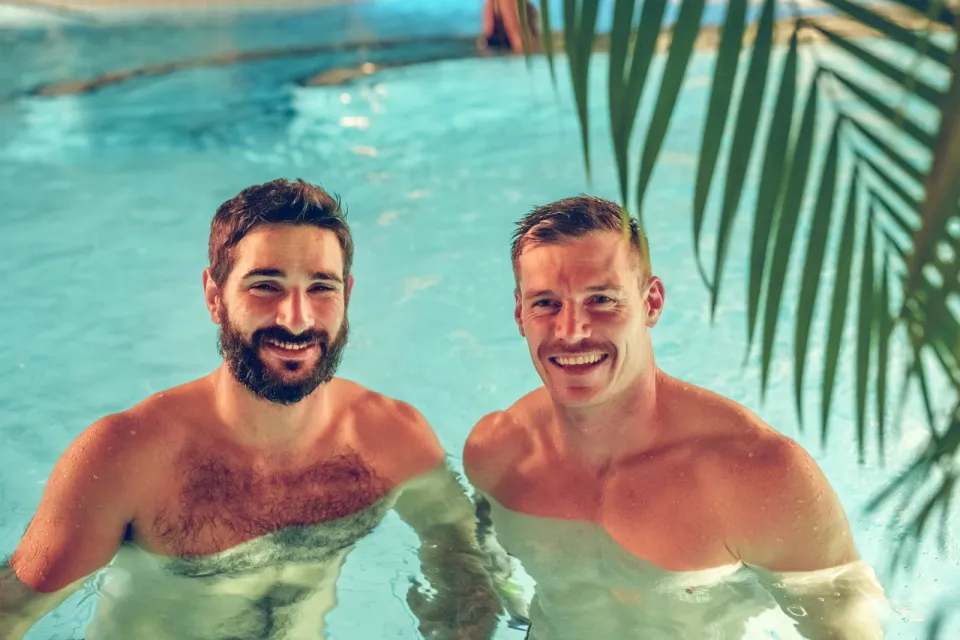 Deux joueurs du Servette Rugby Club aux Bains de Cressy