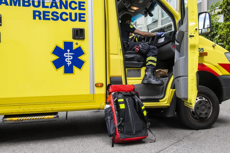 Photo d'une ambulance aux HUG