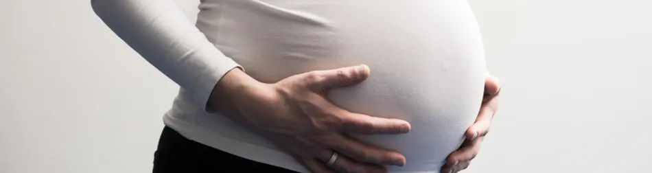 Pendant la grossesse, la vaccination contre le COVID-19 offre une protection efficace contre le risque de complications dues au variant Omicron