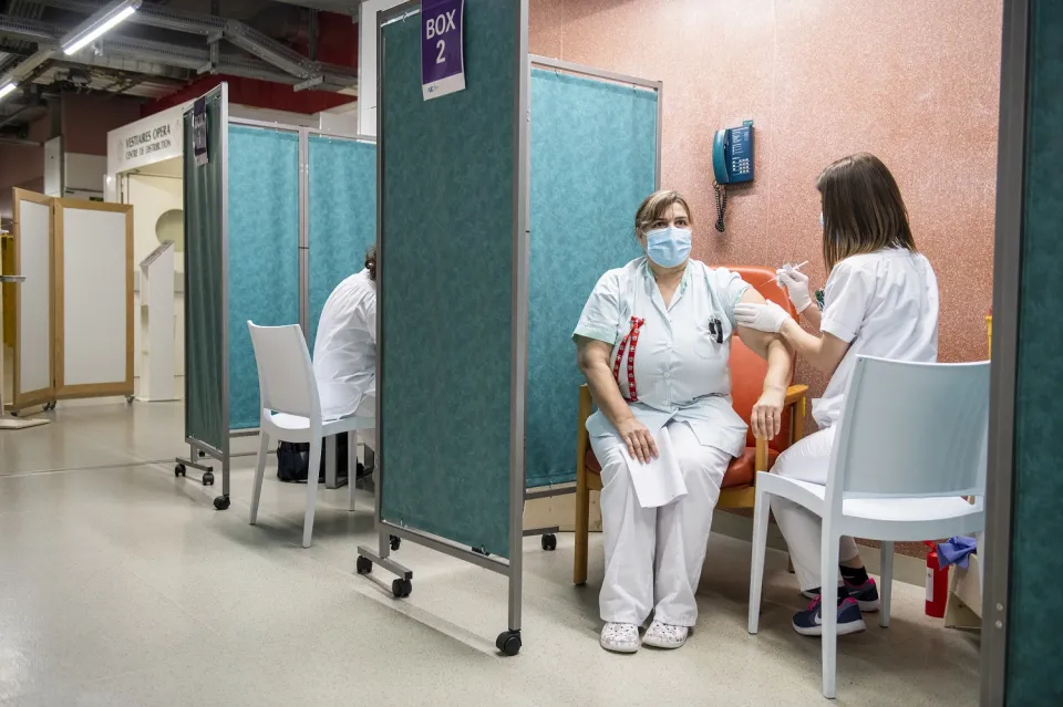 vaccination personnel HUG