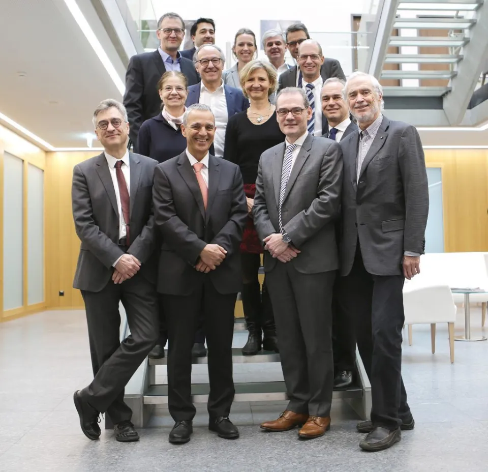 Les membres du comité de direction du SCCL, de son comité excécutif et des représentants des institutions membres 