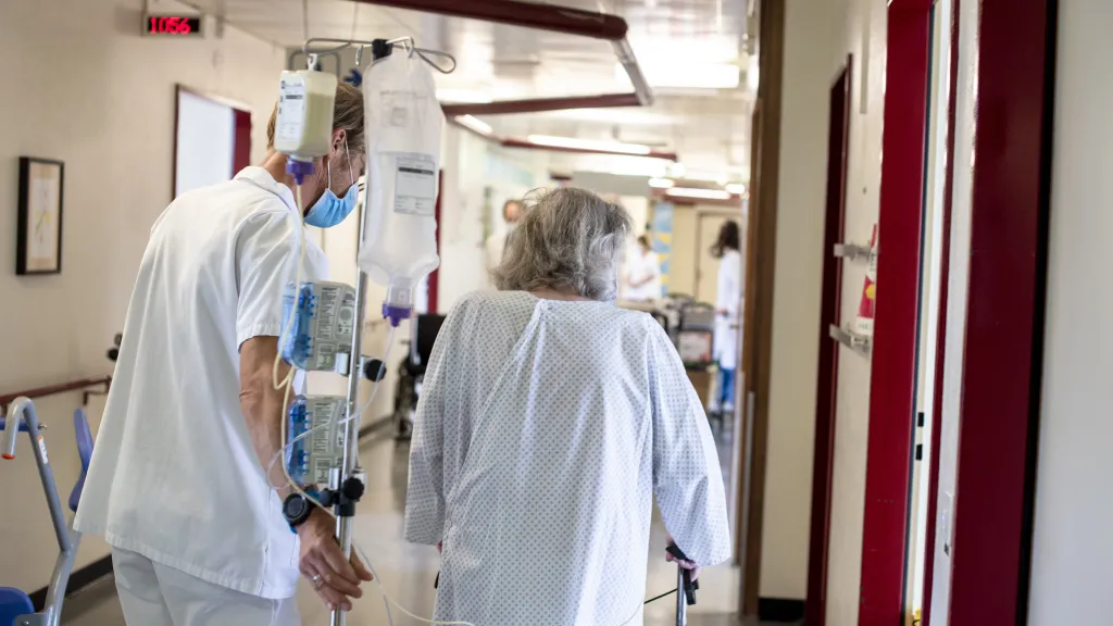 COVID-19 et immunosuppression : données rassurantes sur la sensibilité au coronavirus des personnes greffées - Julien Gregorio