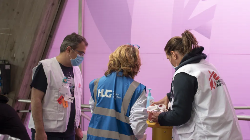 HUG - MSF COVID-19 et précarité à Genève : la précarité accroît l’exposition au virus et inquiète les personnes défavorisées