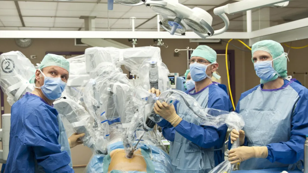 Aujourd’hui a lieu aux HUG la première opération avec le robot Da Vinci XI de dernière génération