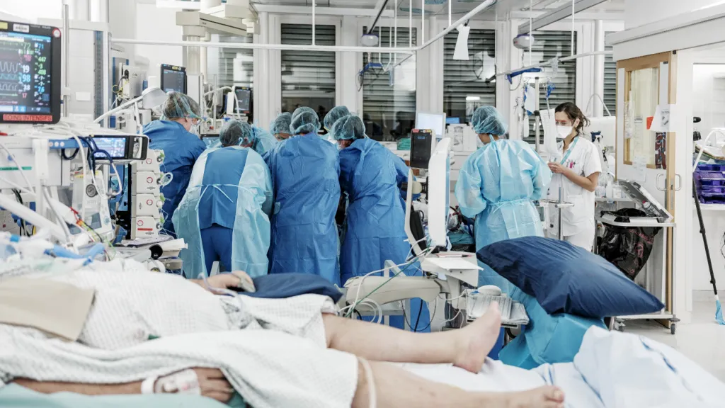 Covid-19 : deux ans de pandémie aux HUG - Photographie : Nora Teylouni