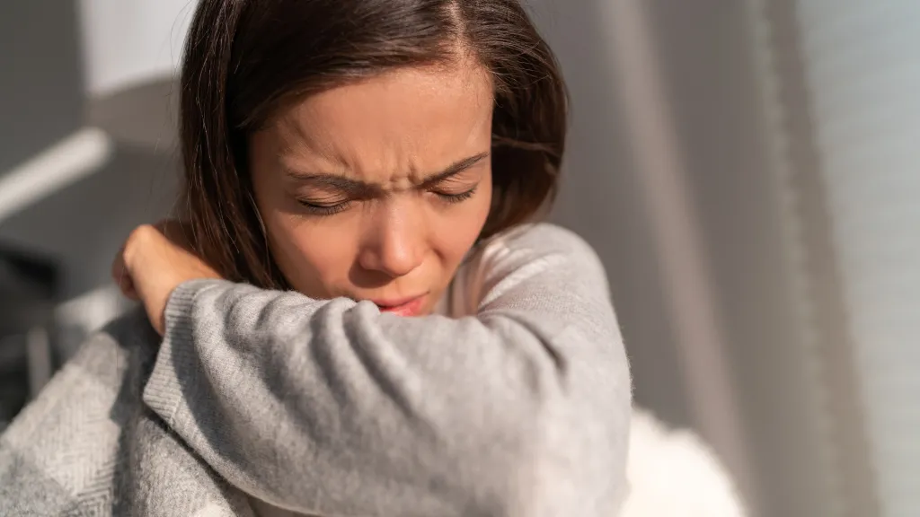 COVID long : quatre personnes sur dix présentent encore des symptômes plus de sept mois après leur infection