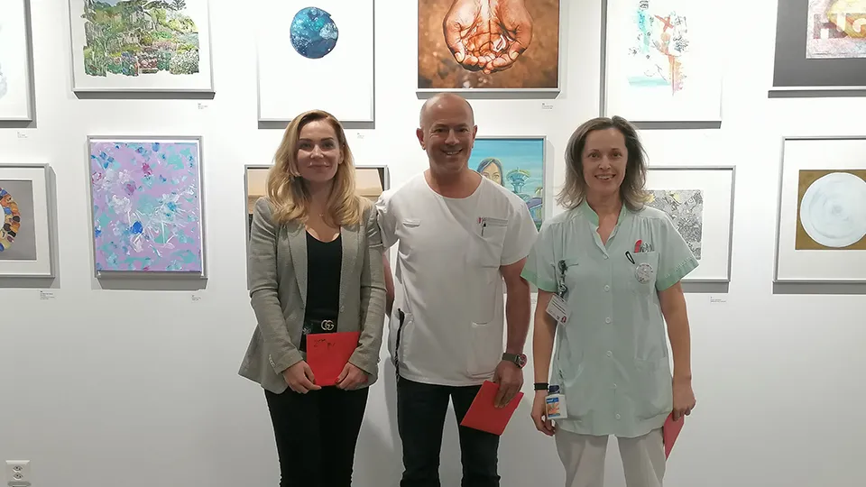 Les trois lauréats : Rêvons ensemble du futur, une exposition collective des HUG 