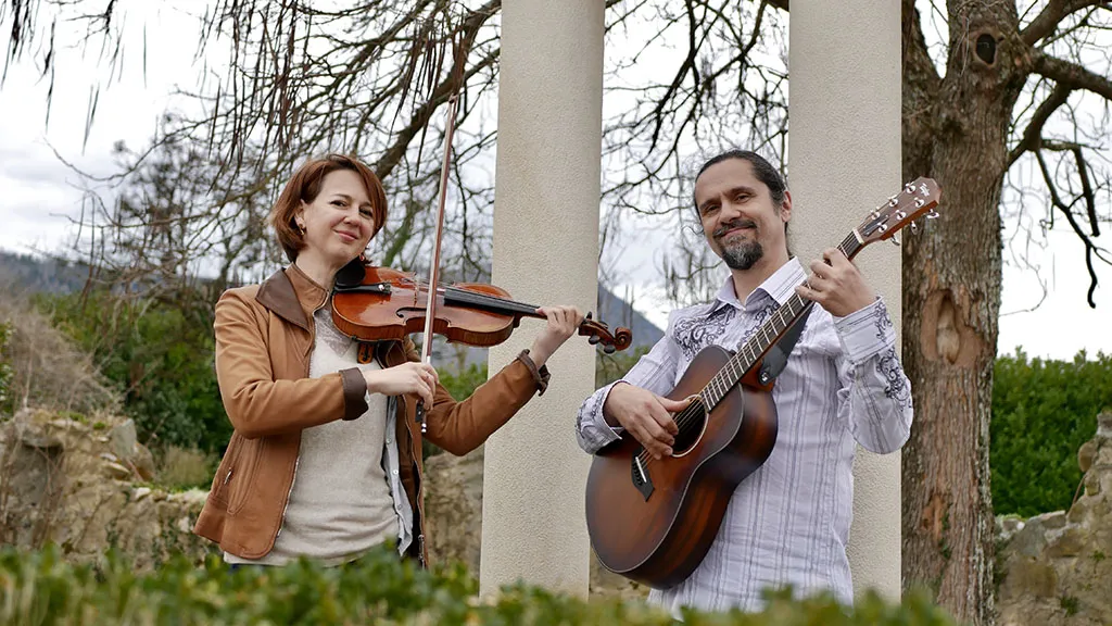 Duo Lilting Banshees 