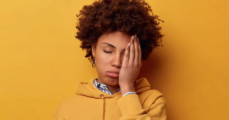 Portrait d'une jeune femme souffrant de symptôme post-Covid