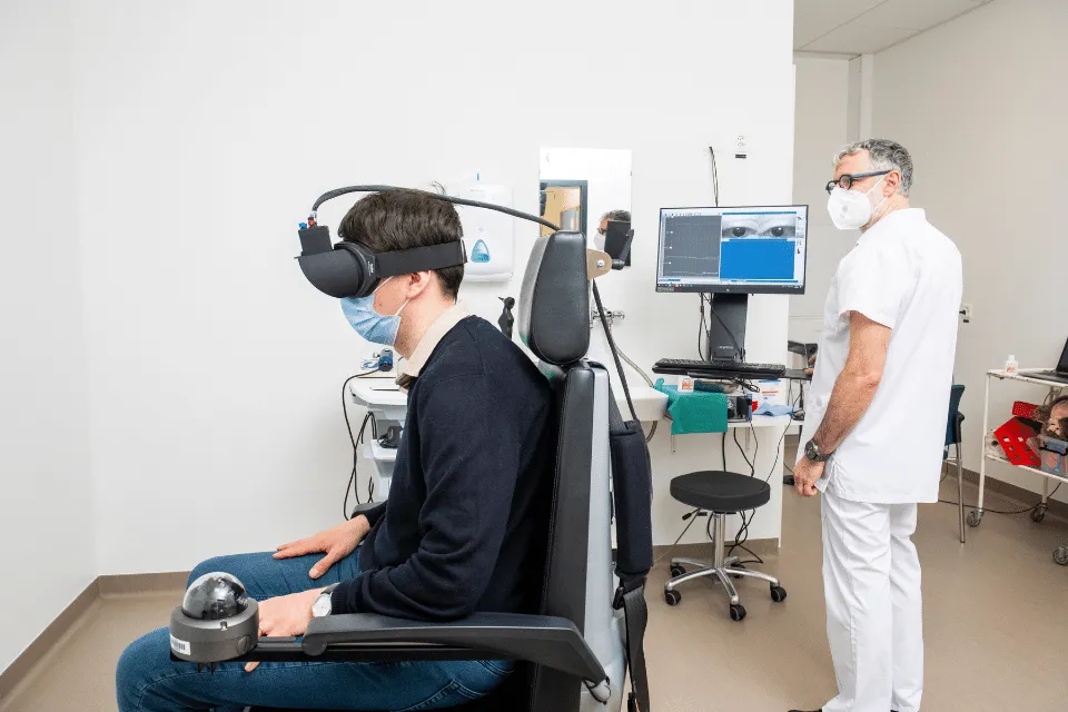 Une salle d'examens destinée à l'évaluation de la fonction vestibulaire...