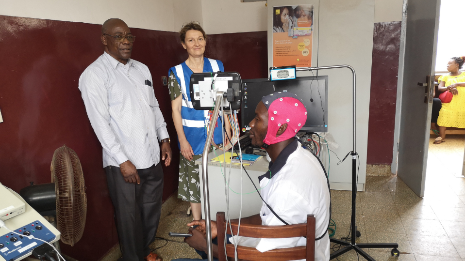 Installation matériel de neurologie au Centre hospitalier de Bangui