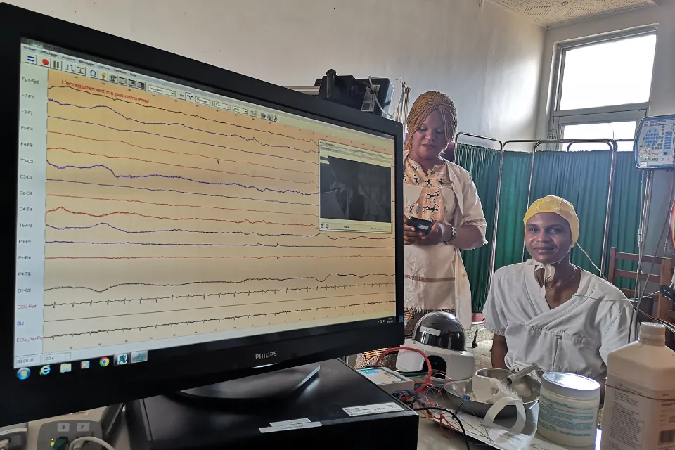 Installation matériel de neurologie au Centre hospitalier de Bangui
