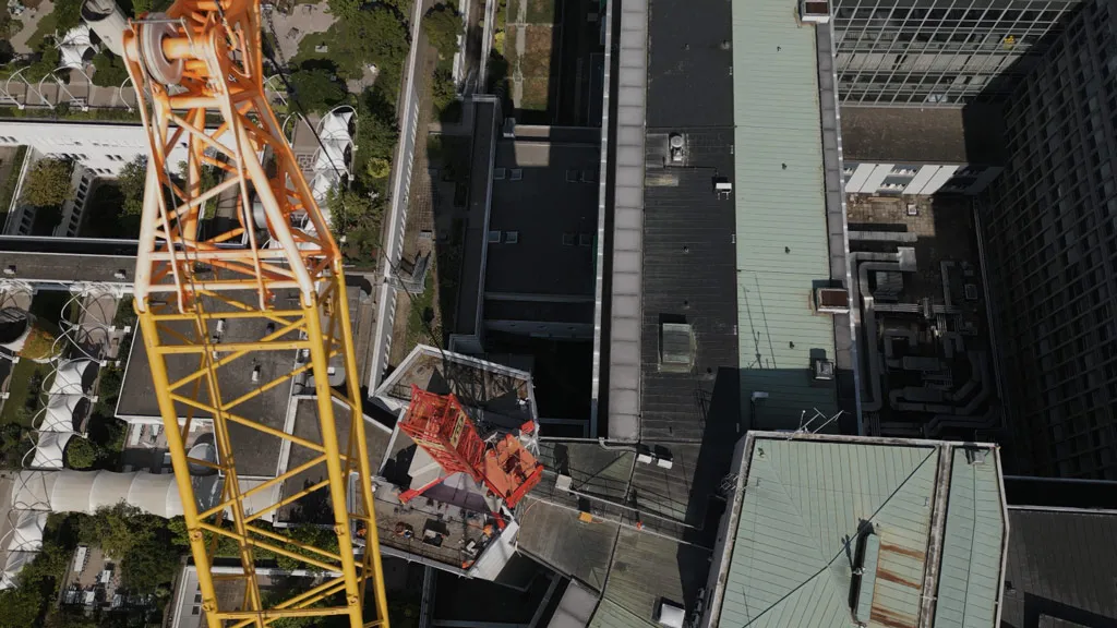 Hélistation - montage de la grue