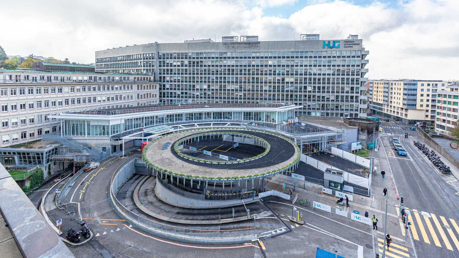 Entrée principale des Hôpitaux universitaires de Genève