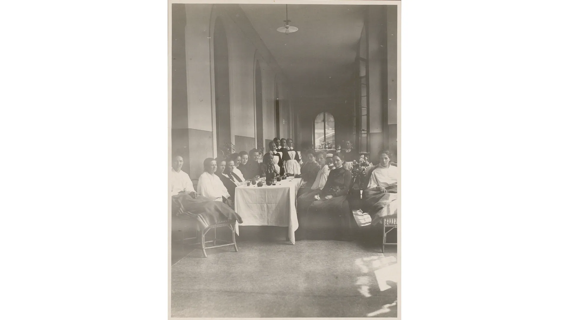 Table de fête pour les 50 ans de l'Hôpital cantonal, le 1.7.1906