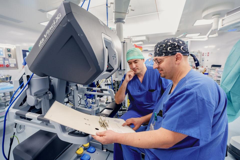 Chirurgie robotique par Dr. J. Meyer et Prof. F. Ris
