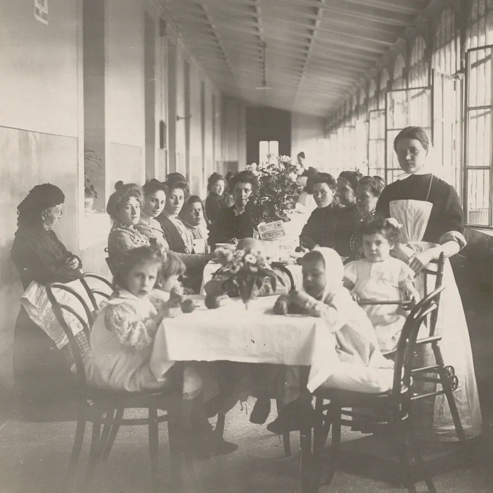 Table de fête pour les 50 ans de l'Hôpital cantonal, le 1.7.1906