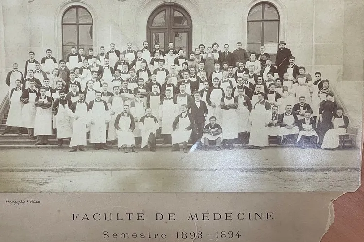 perron de l'ancienne Faculté de médecine