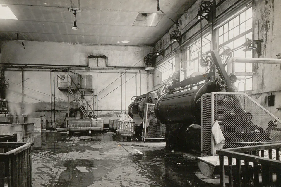 Diverses installations dont deux grandes machines à laver.