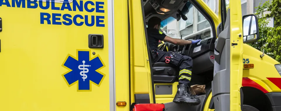 Photo d'une ambulance aux HUG