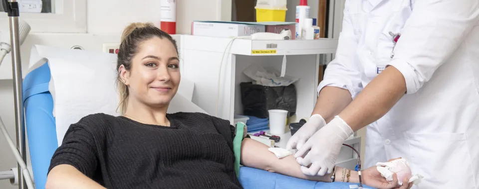 donneuse de sang au CTS