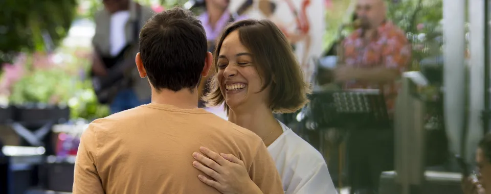 Infirmière dansant avec un patient Copyright : HUG