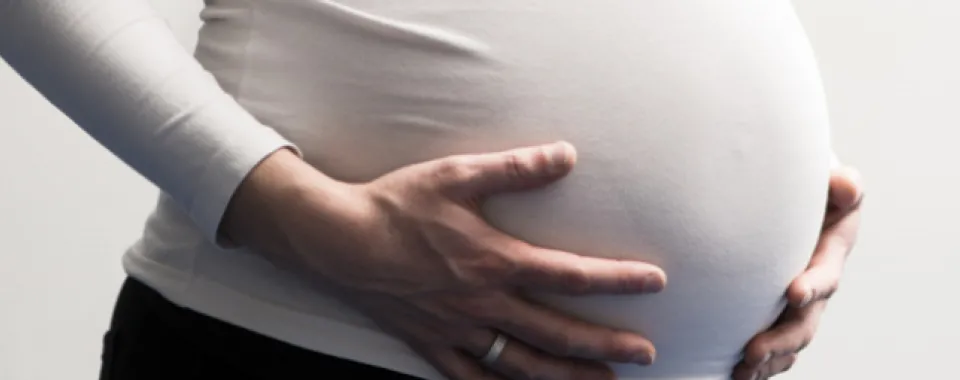 Pendant la grossesse, la vaccination contre le COVID-19 offre une protection efficace contre le risque de complications dues au variant Omicron