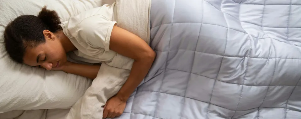 Woman sleeping in a bed – Benefits of napping